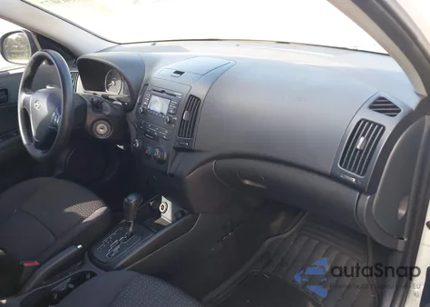 2011 Hyundai Elantra Touring Gls z USA, uszkodzony, nr VIN KMHDB8AE2BU091798